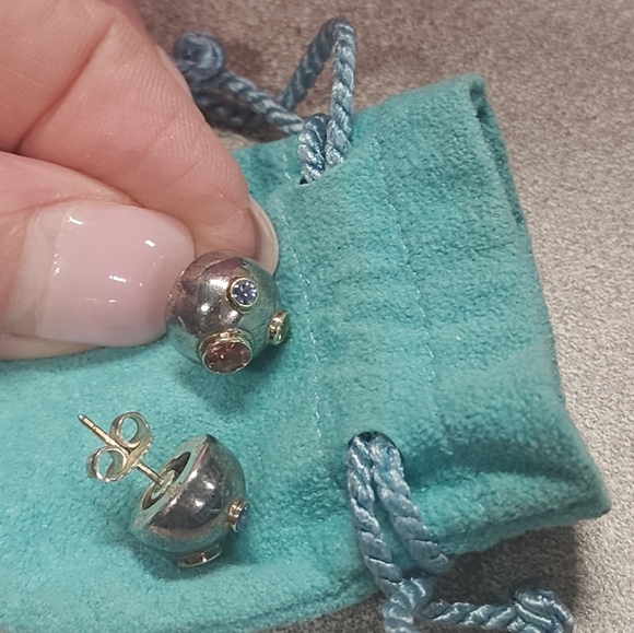 Elegant Tiffany Gemstone Earrings - Picture 4 of 4